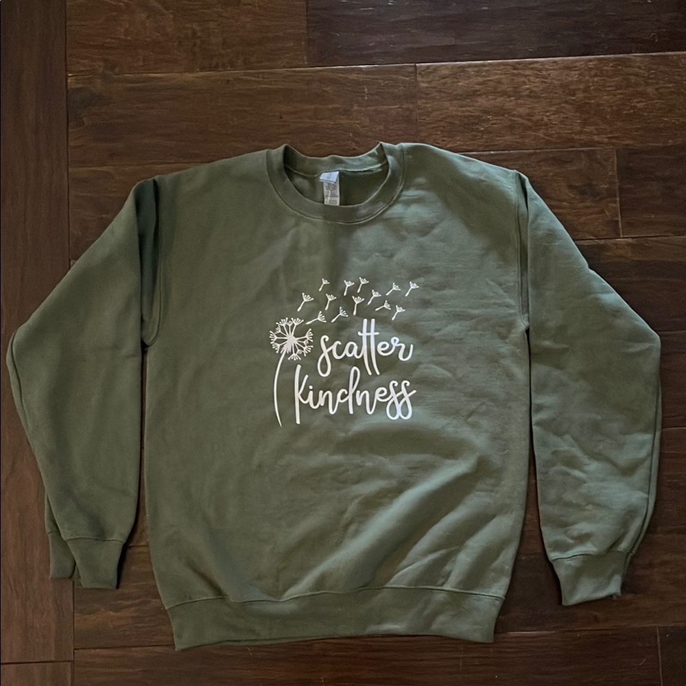 Gildan Green Crewneck Sweatshirt with Ribbed Cuffs